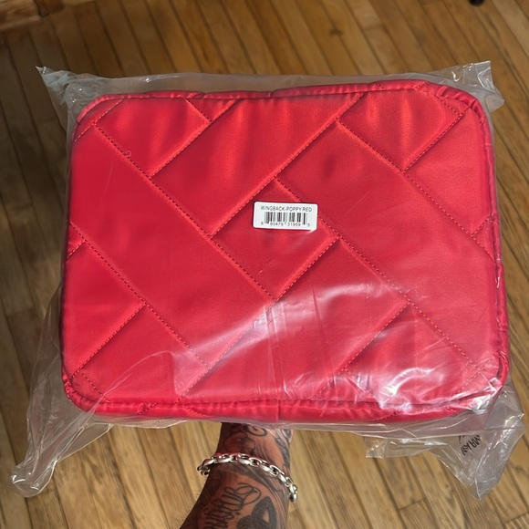 Lug Wingback Hanging Toiletry Case NWT Poppy Red - Picture 6 of 7